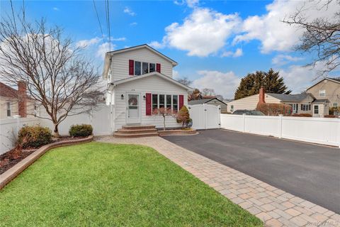 Condo For Sale - 219 Hyman Avenue<br/> West Islip, NY 11795