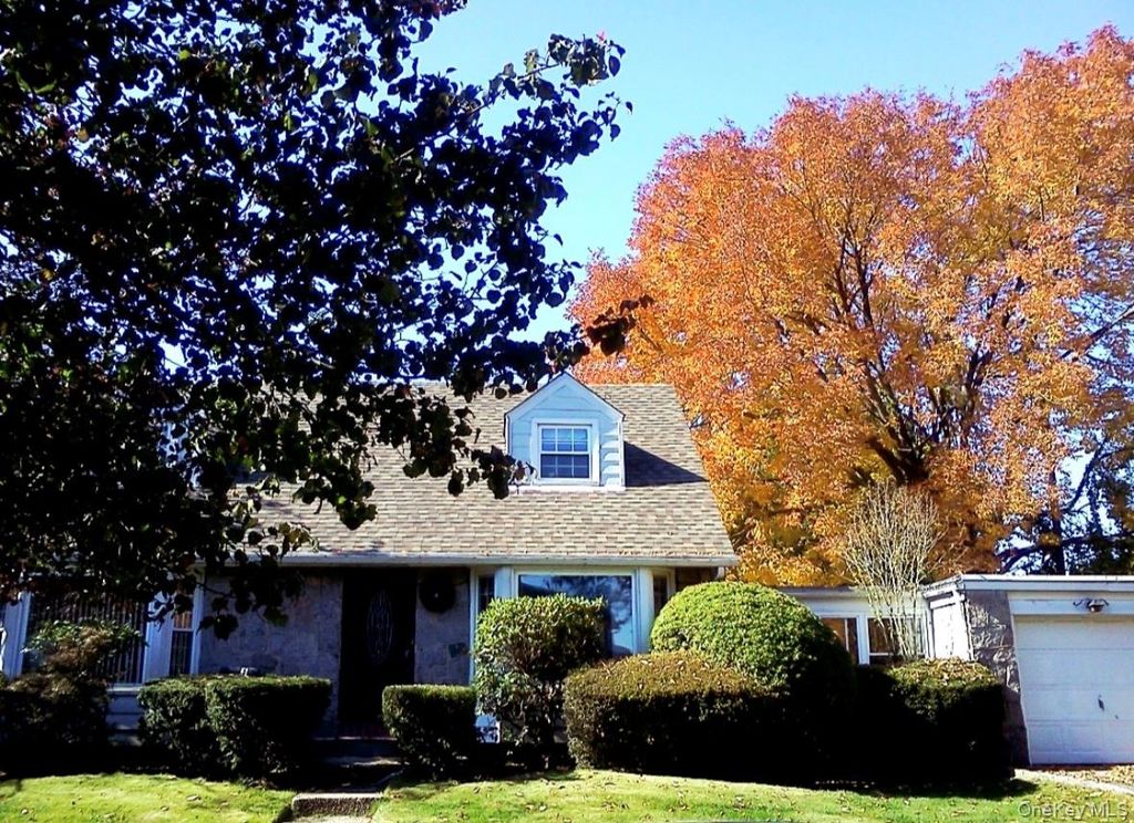 Photo of 1 Herbert Drive, New Hyde Park, NY 11040 (MLS # 978856)