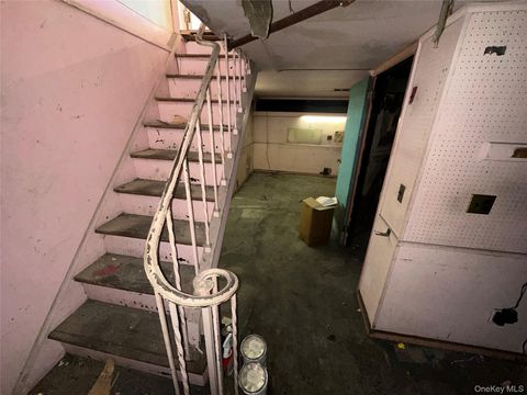 Photo of 8 Irving Place Pl, Woodmere, NY 11598 (MLS # 986090)