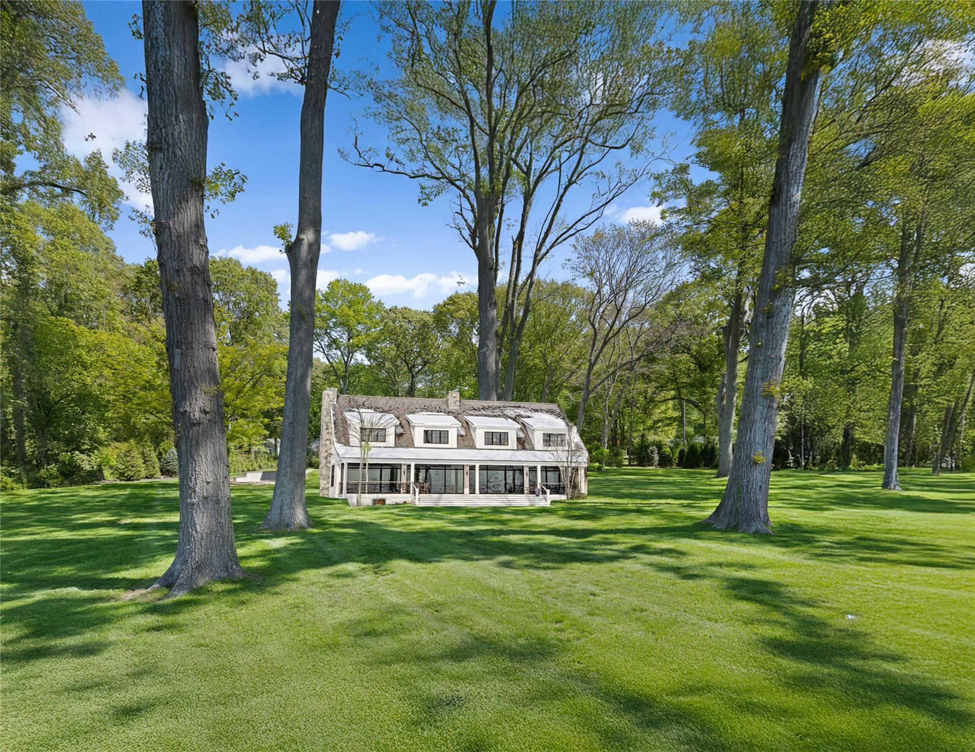 Property for Sale at Lloyd Harbor Road, Lloyd Harbor, Hamptons, NY - Bedrooms: 5 
Bathrooms: 5  - $4,000,000