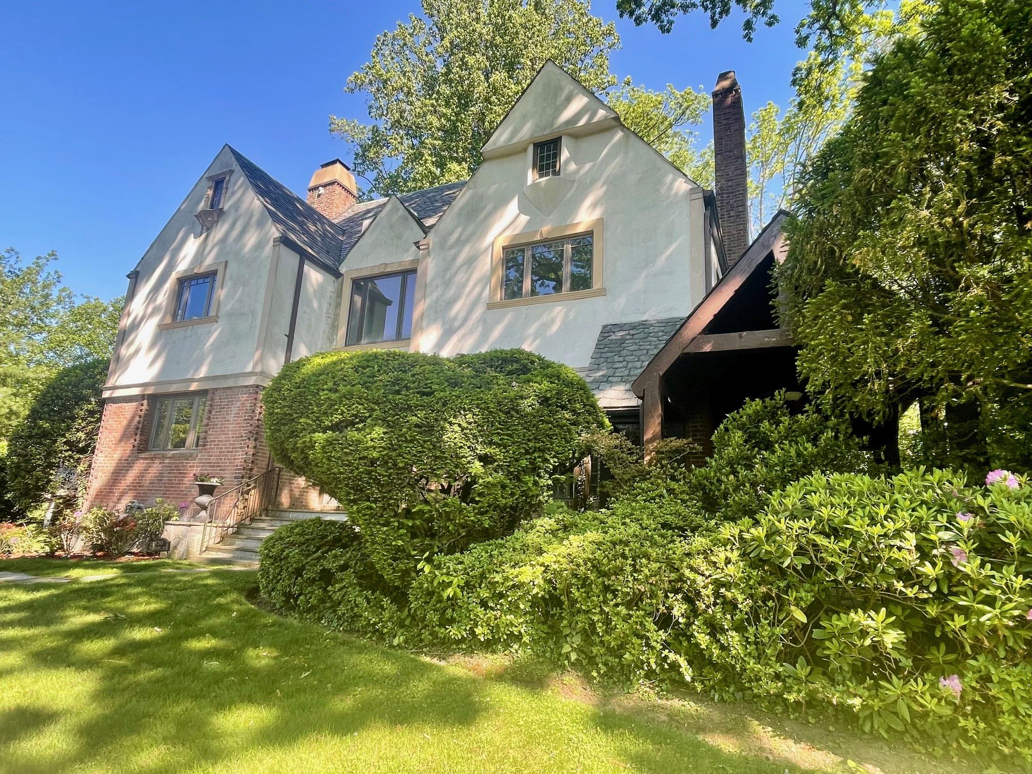 240 Beechmont Drive, New Rochelle, New York image 3