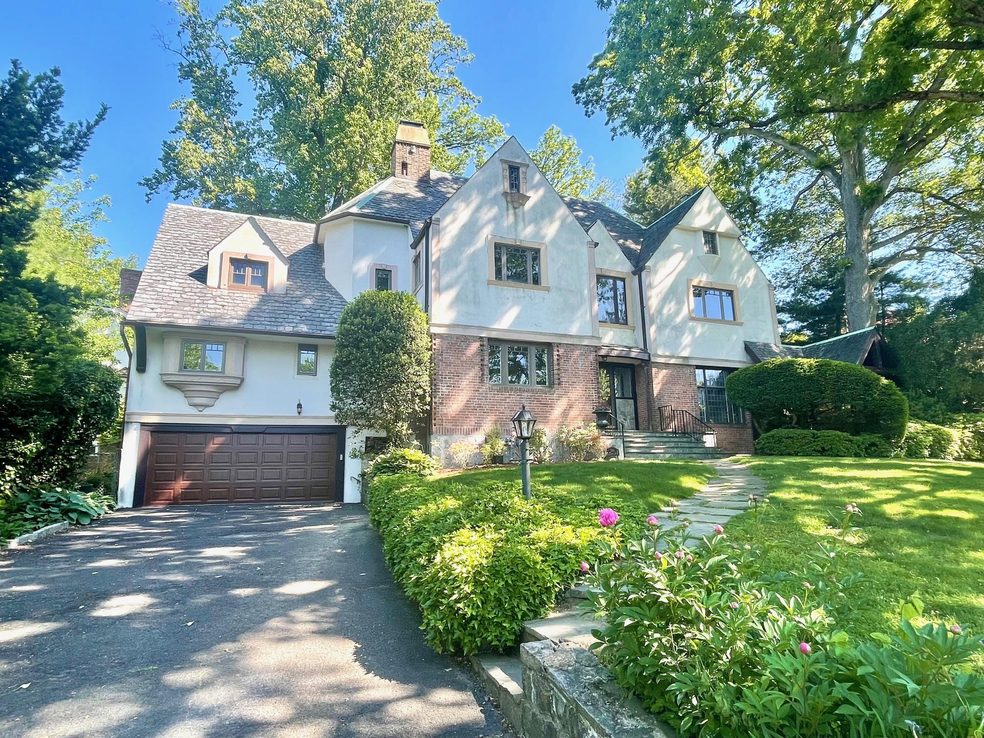 240 Beechmont Drive, New Rochelle, New York image 2