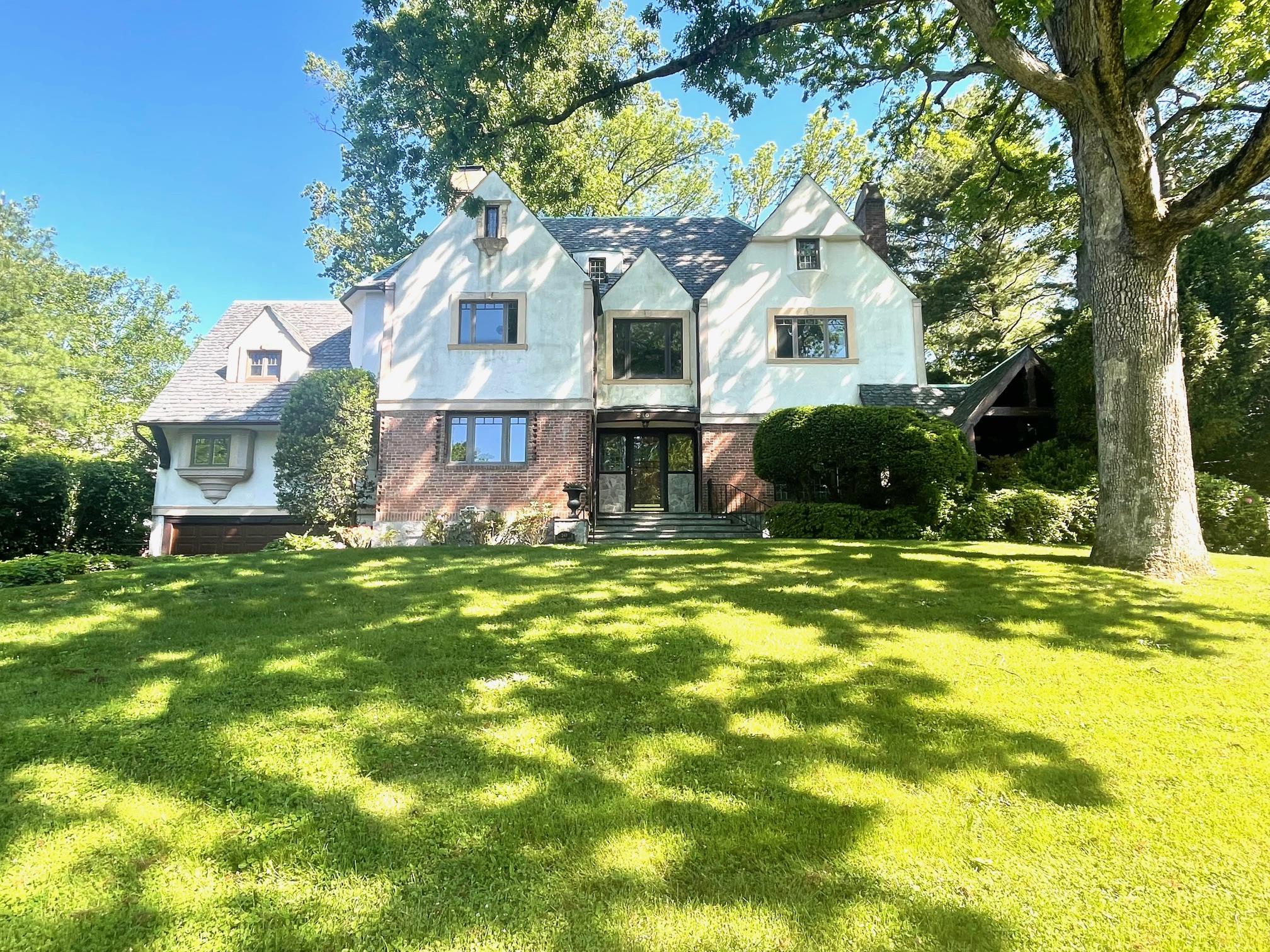 240 Beechmont Drive, New Rochelle, New York image 1