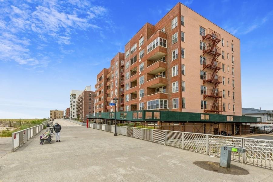 11712 Ocean Promenade #3N, Rockaway Park, New York image 1