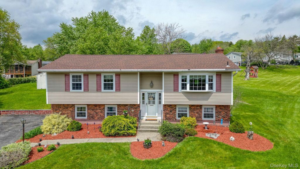 Photo of 11 Alden Court, Fishkill, NY 12524 (MLS # 1000371)