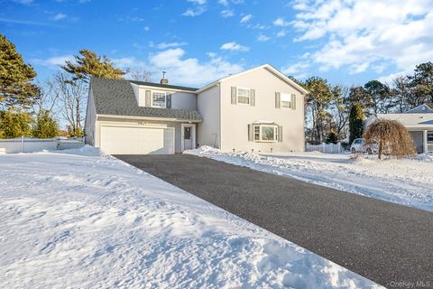 9 Norway Pine Drive, Medford, NY 11763 - MLS#: 957941