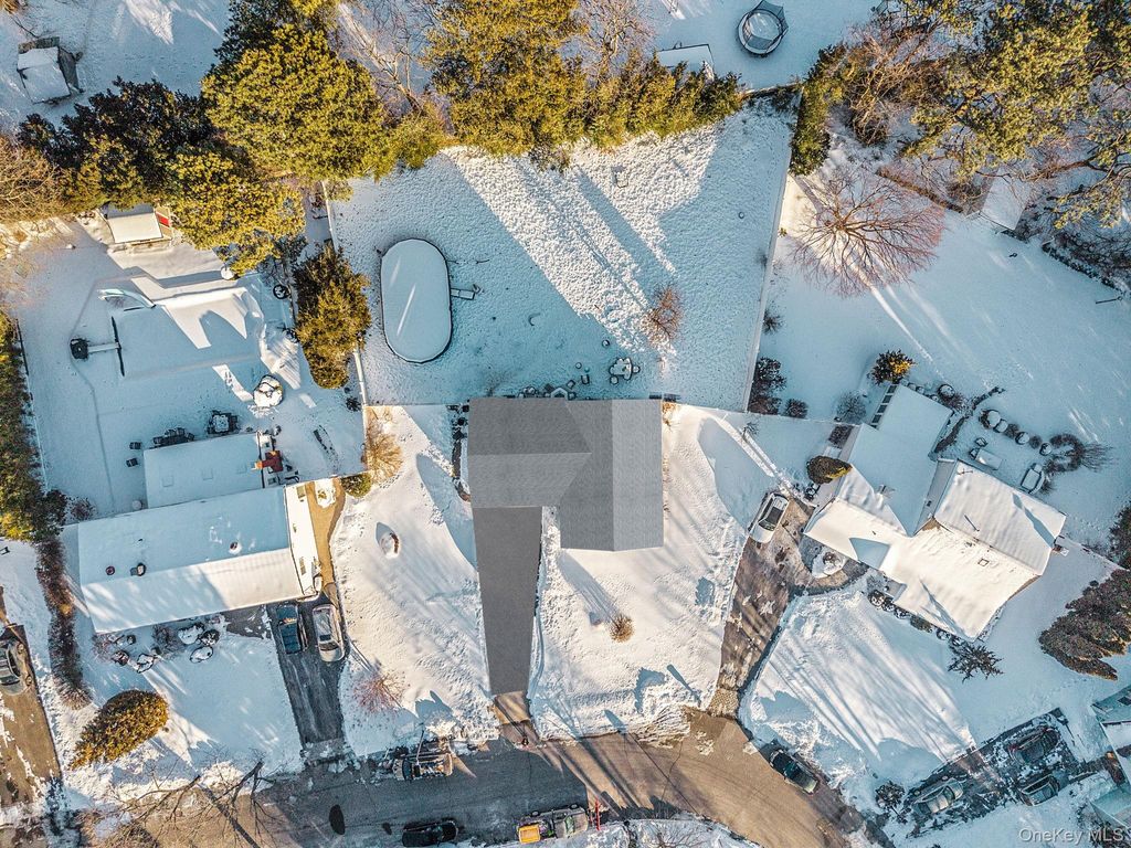 Photo of 9 Norway Pine Drive, Medford, NY 11763 (MLS # 957941)