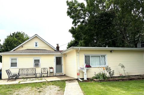 Multifamily For Sale - 172 Argyle Avenue<br/> Uniondale, NY 11553