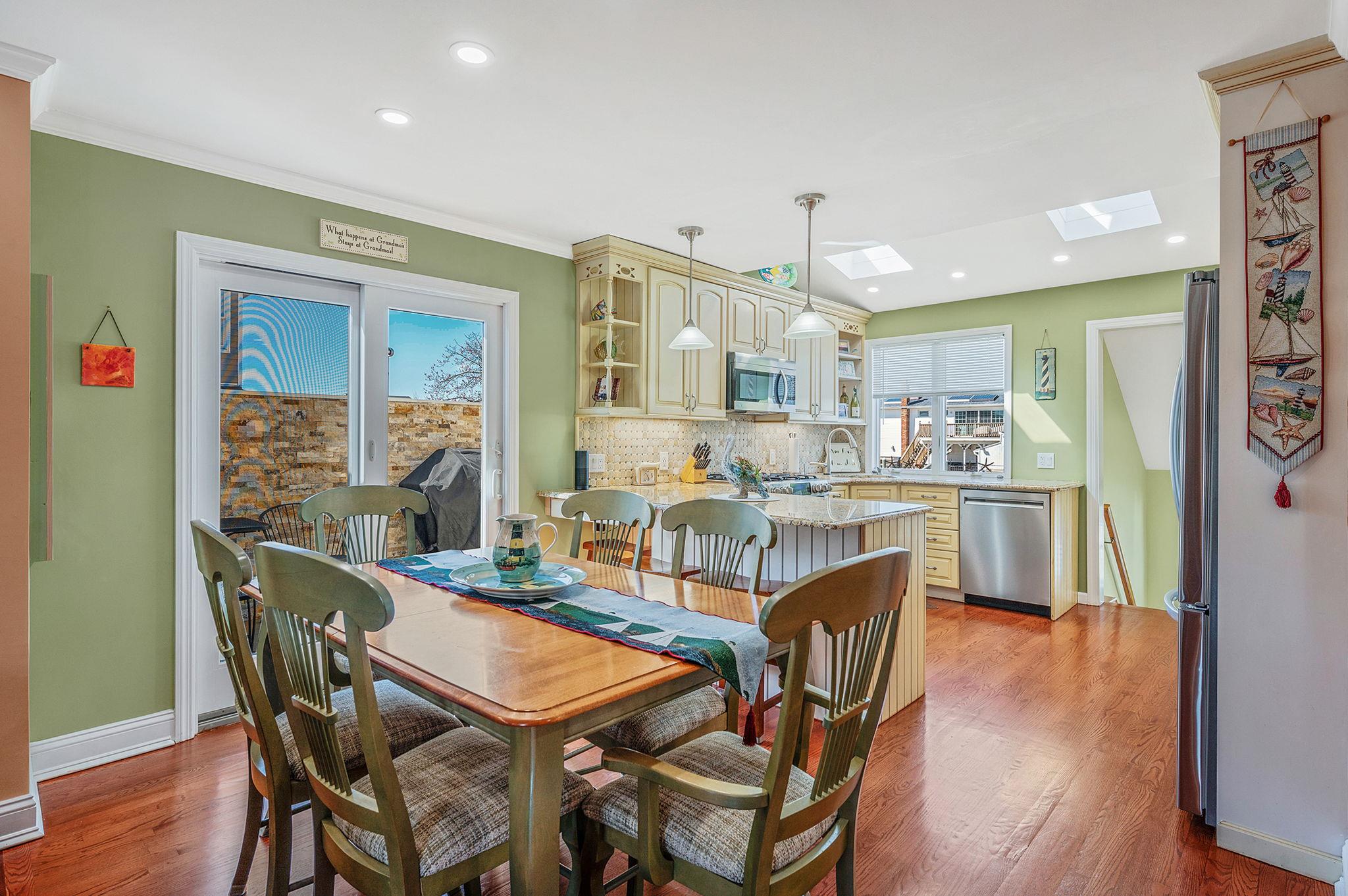 320 East Drive, Copiague, New York image 10
