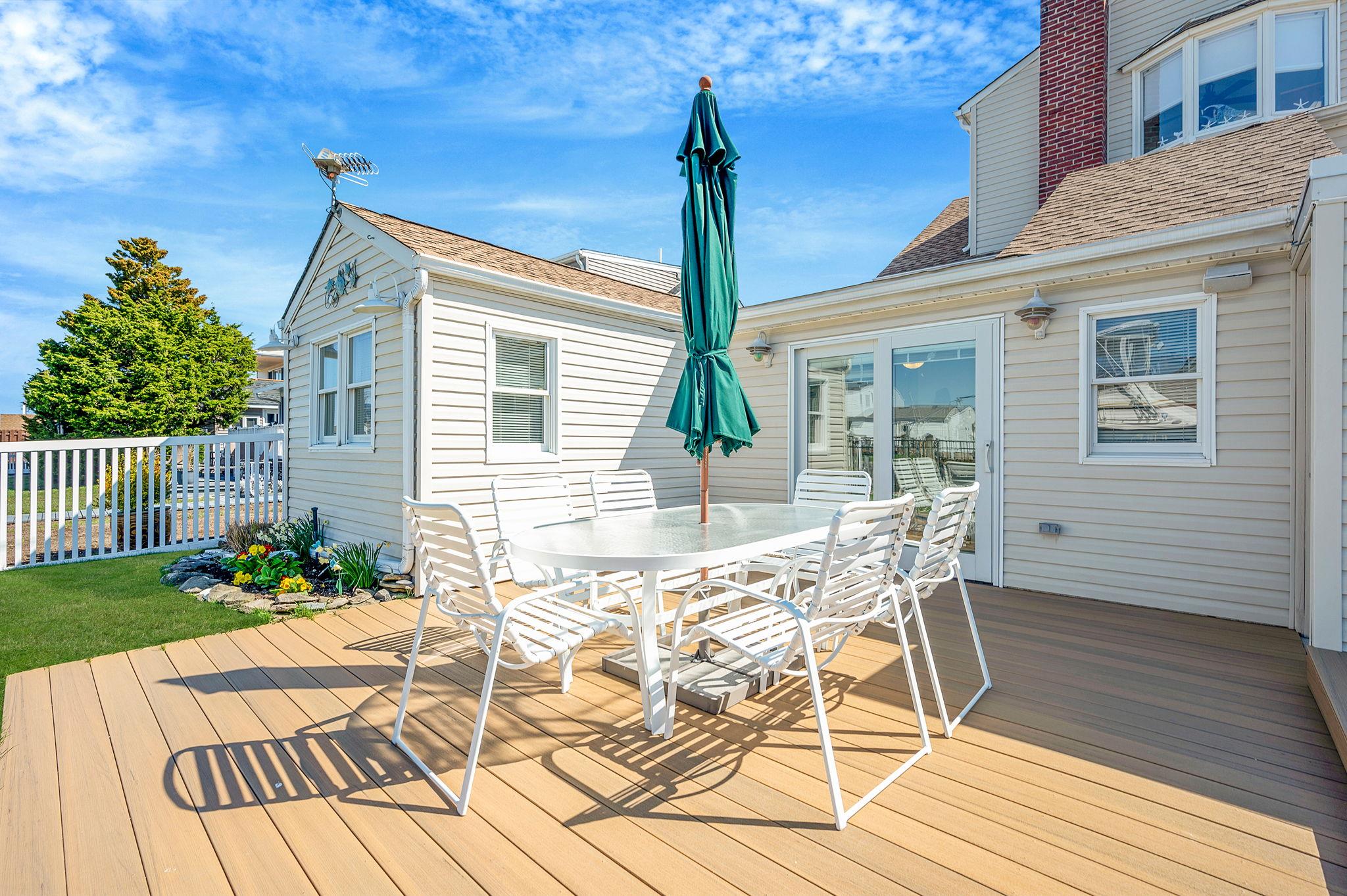 320 East Drive, Copiague, New York image 37