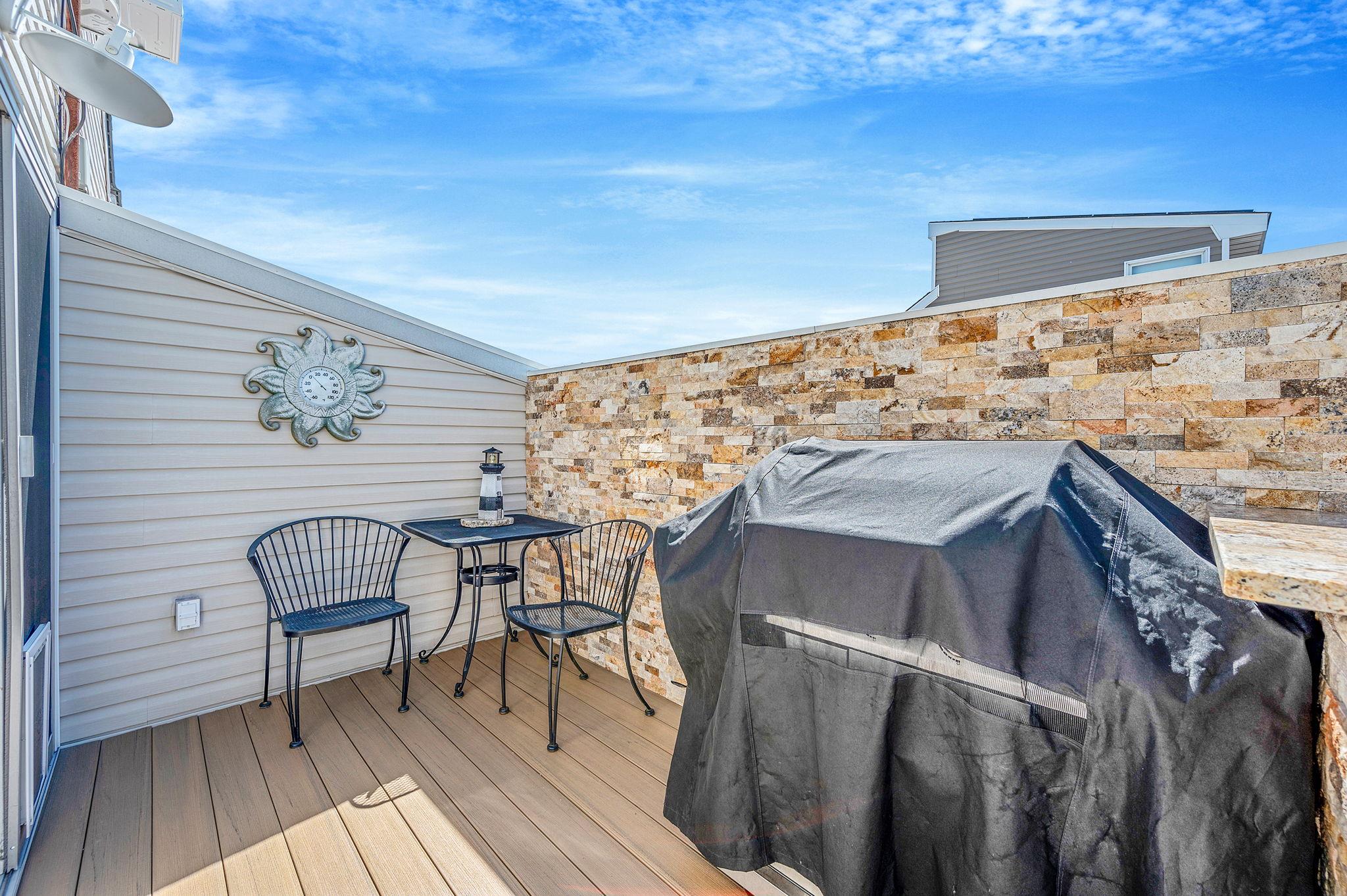 320 East Drive, Copiague, New York image 32