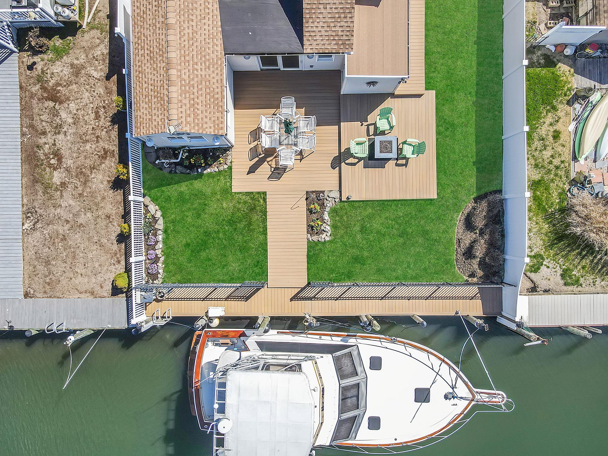 320 East Drive, Copiague, New York image 42