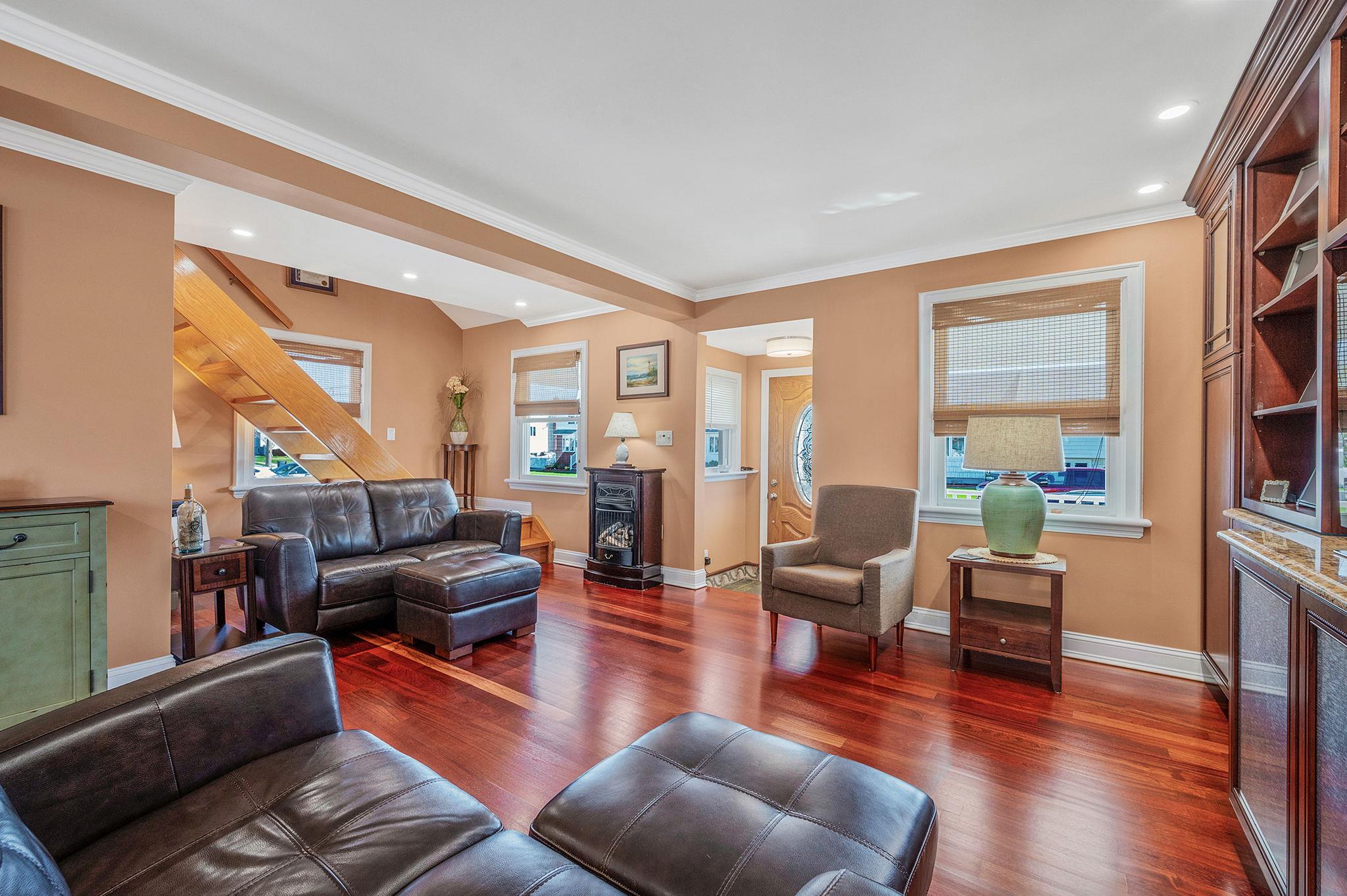 320 East Drive, Copiague, New York image 17