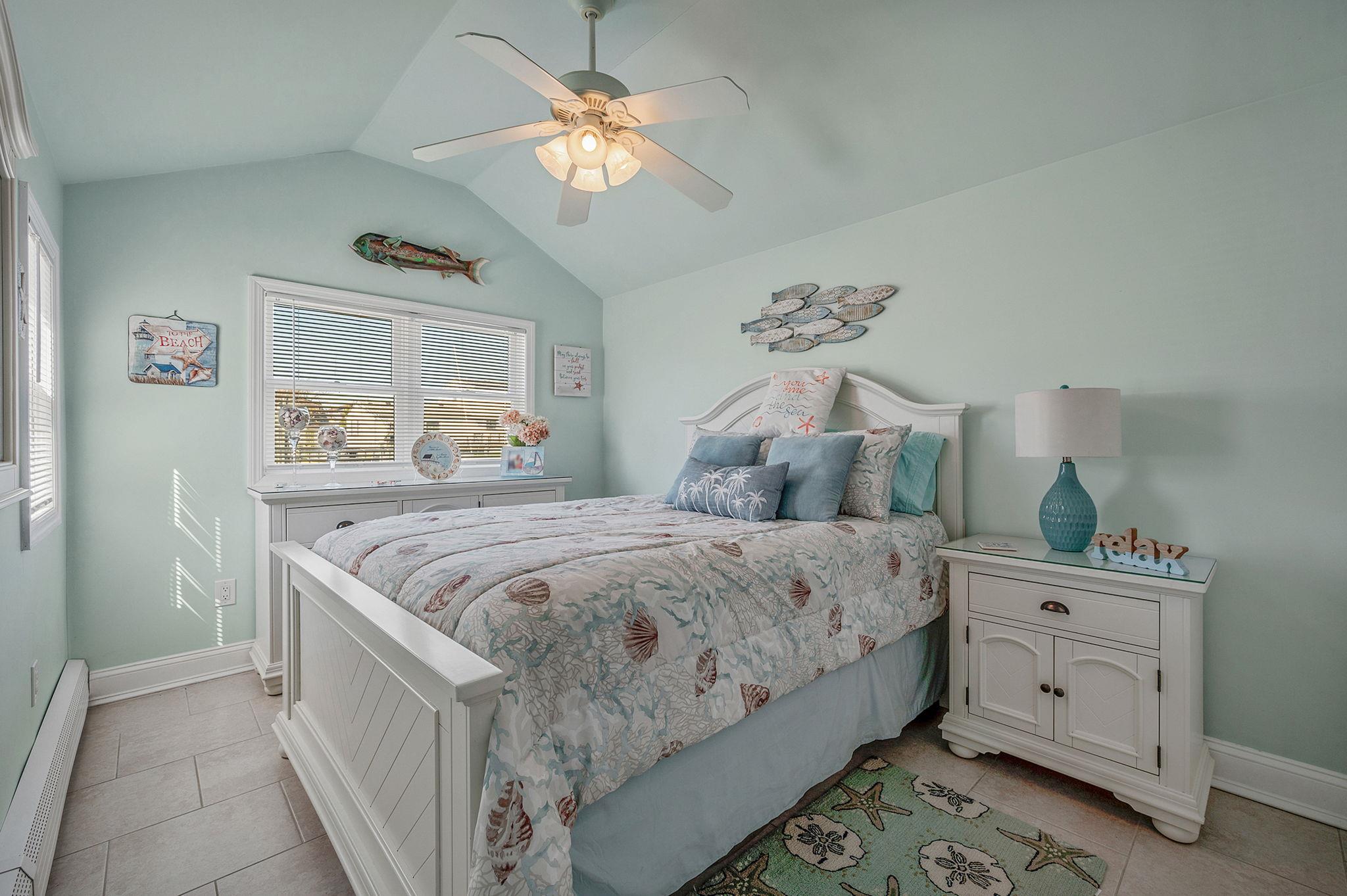 320 East Drive, Copiague, New York image 24