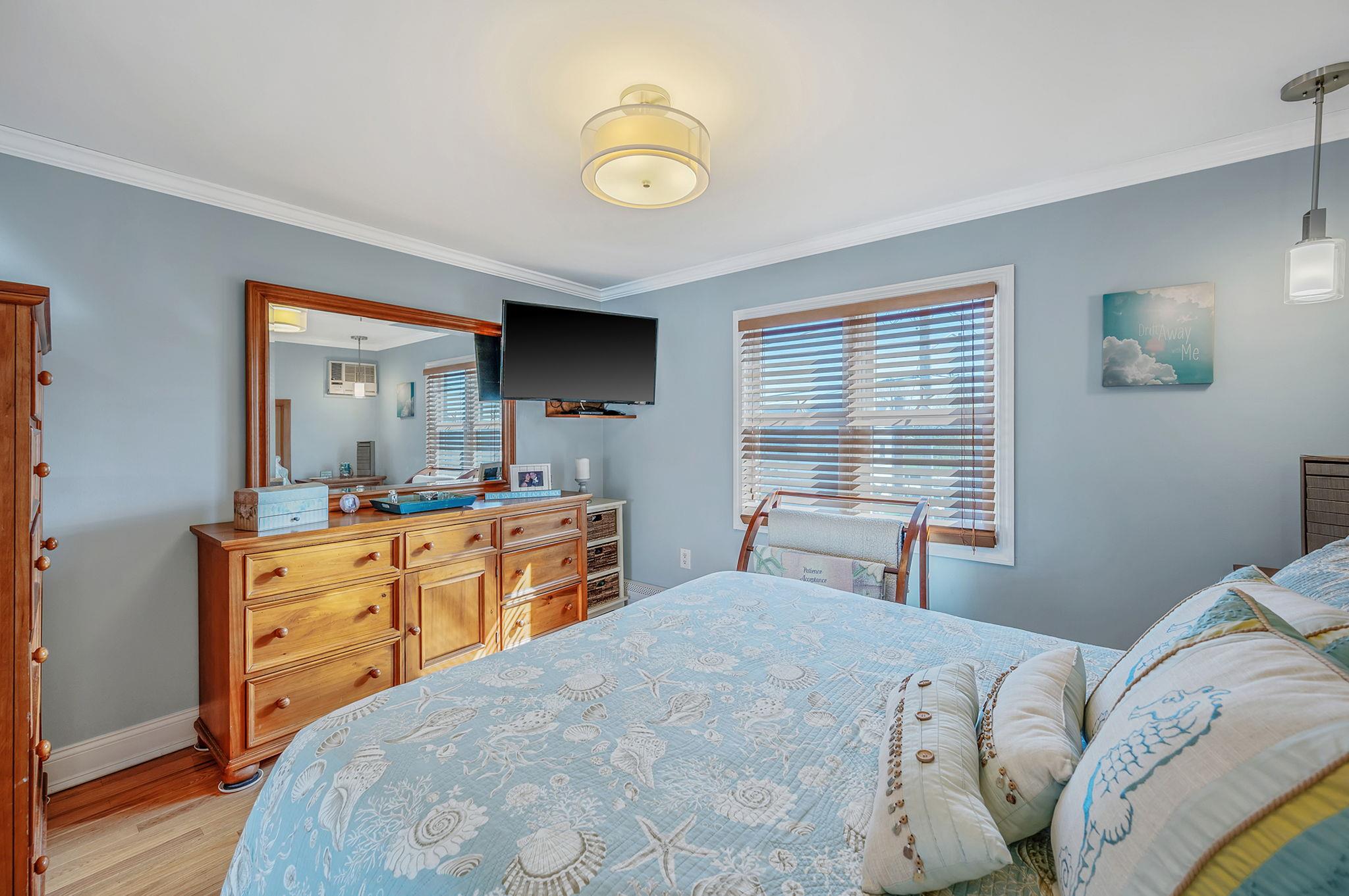 320 East Drive, Copiague, New York image 30
