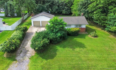 Homes For Sale - 38 Sams Path<br/> Rocky Point, NY 11778
