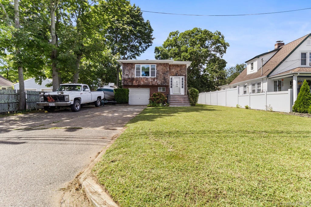 Photo of 1320 Pine Acres Boulevard, Bay Shore, NY 11706 (MLS # 1046243)