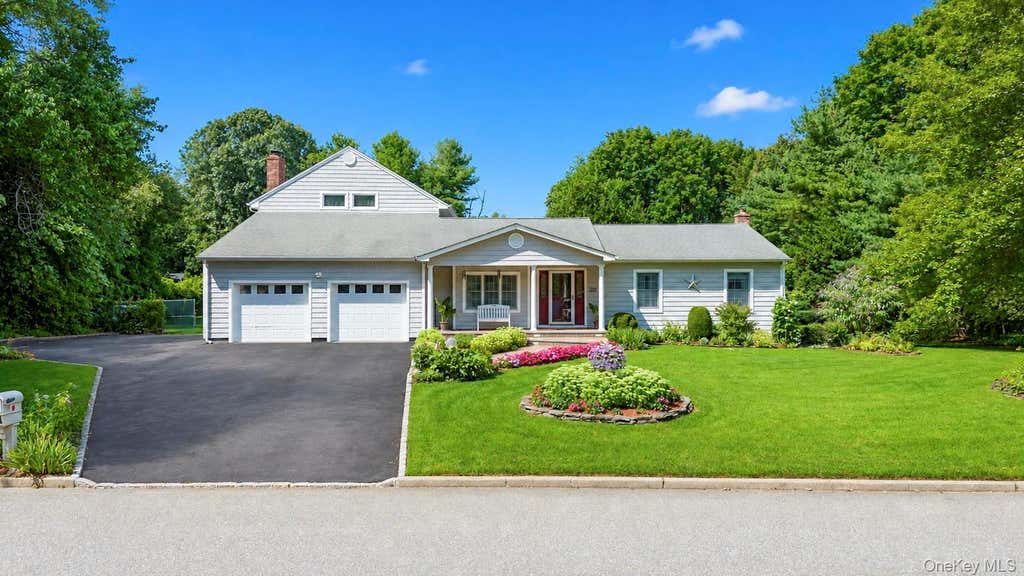 Photo of 29 Niewood Drive, Ridge, NY 11961 (MLS # 1038374)
