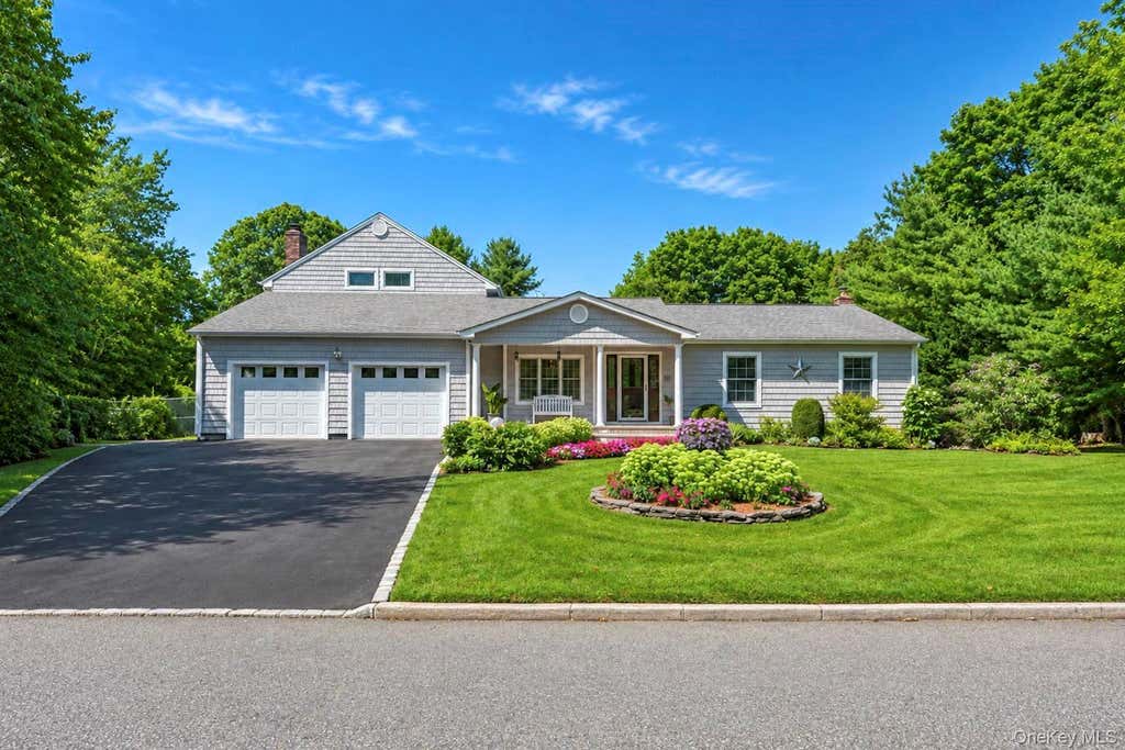 Photo of 29 Niewood Drive, Ridge, NY 11961 (MLS # 1038374)