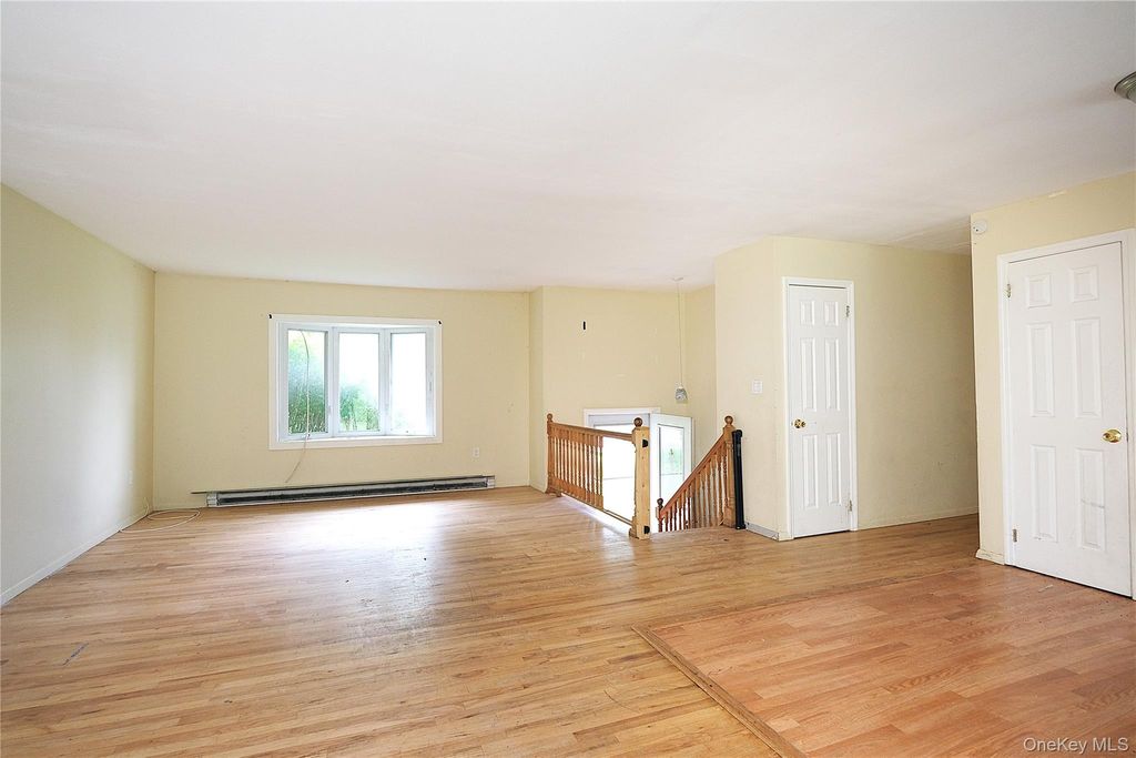 Photo of 17 Roosevelt Road, Hyde Park, NY 12538 (MLS # 1003110)