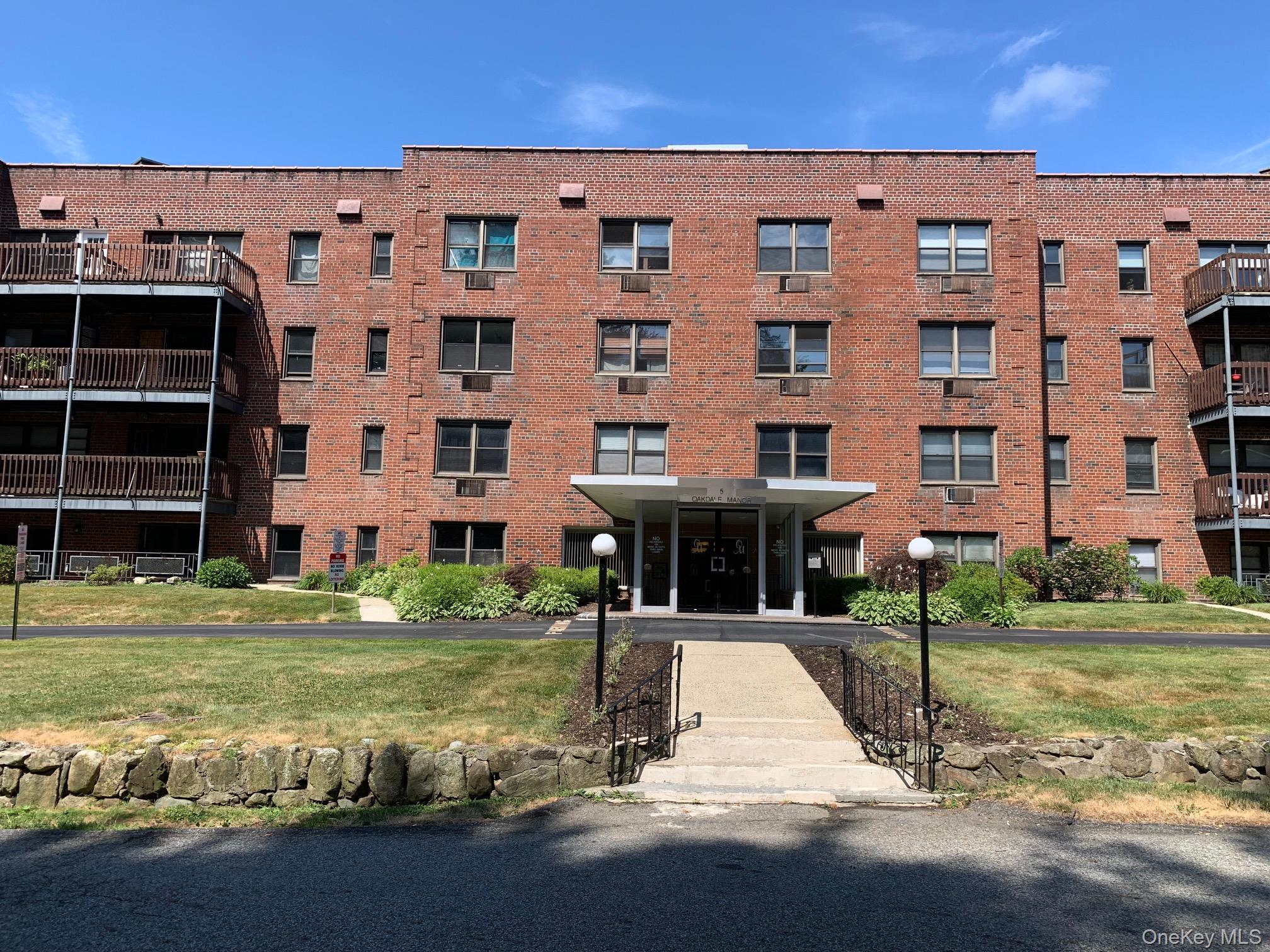 Photo 1 of 23 — 5 Oakdale Manor L22, Suffern, NY 10901