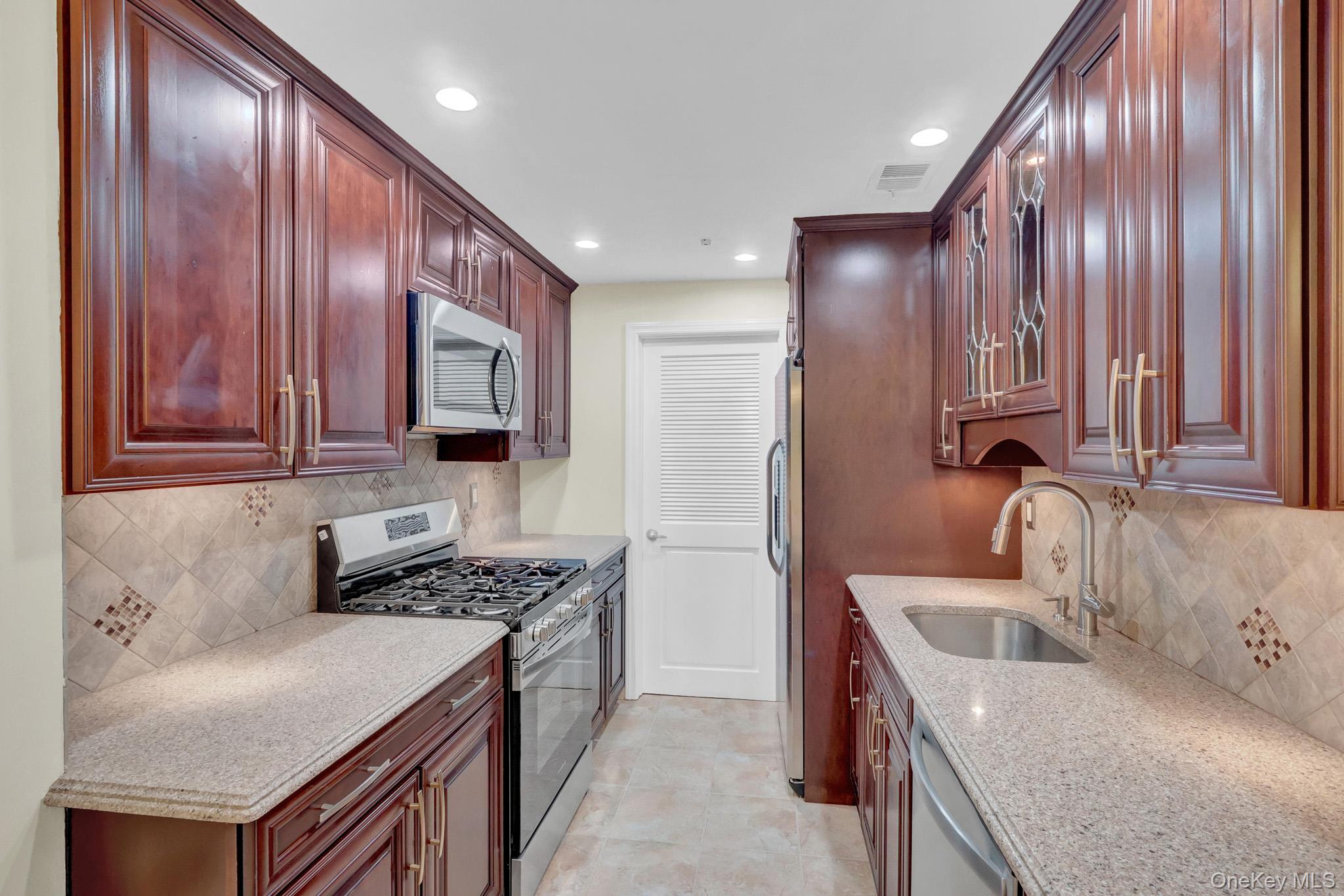 425 Clubhouse Court
