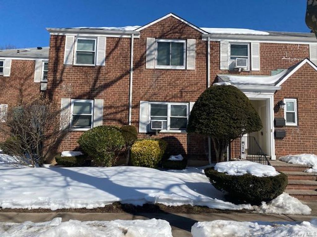 Photo of 73-61 255th Street #1st fl, Glen Oaks, NY 11004 (MLS # 961211)