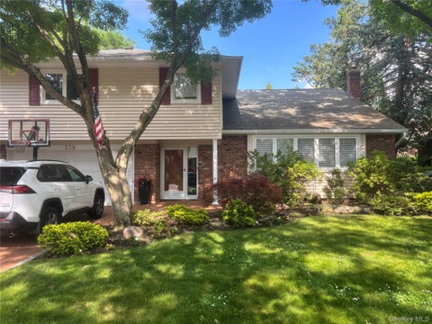 Homes For Sale - 238 Birch Drive<br/> Nassau County, Roslyn, NY 11576