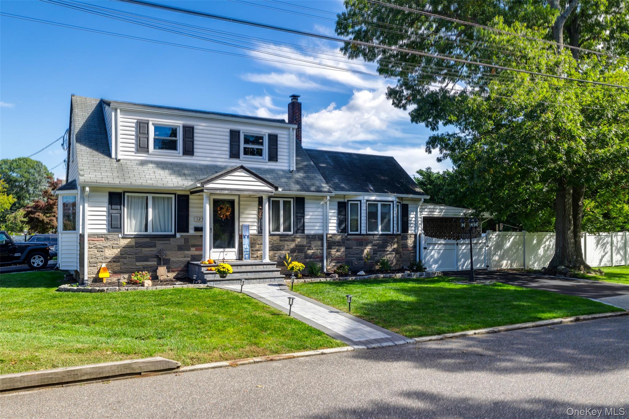 125 Carroll Avenue - Photo 2