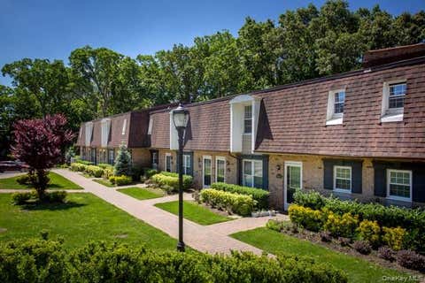 Apartment For Rent - 100 Villa D'est Drive #B-14<br/> Suffolk County, Coram, NY 11727
