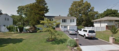 317 Pennsylvania Avenue Bay Shore NY 11706