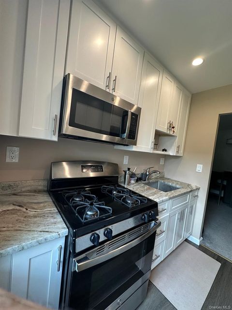 5 Oakdale Manor B14 Suffern NY 10901