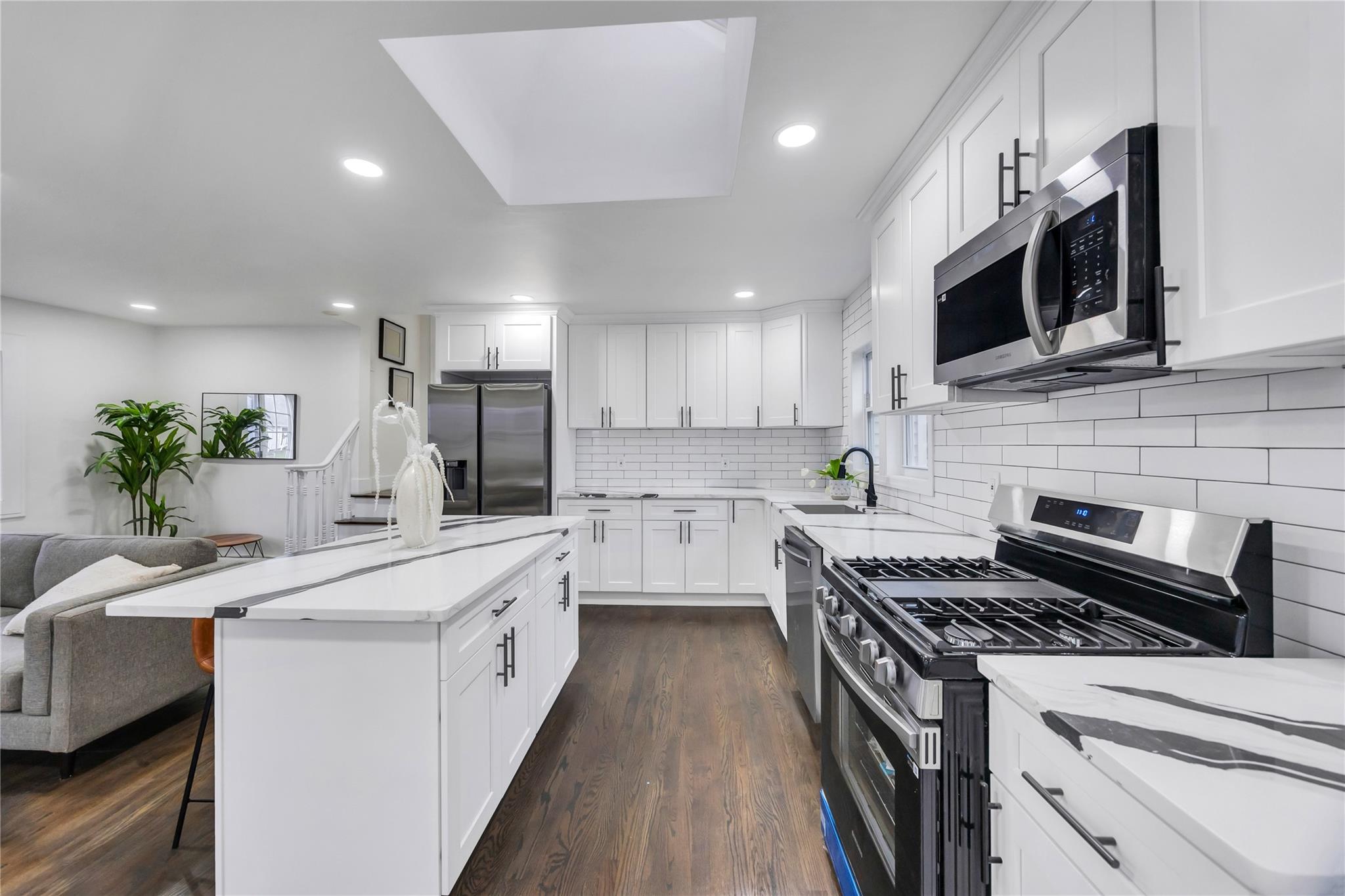 69 East Avenue, Hicksville, New York image 11