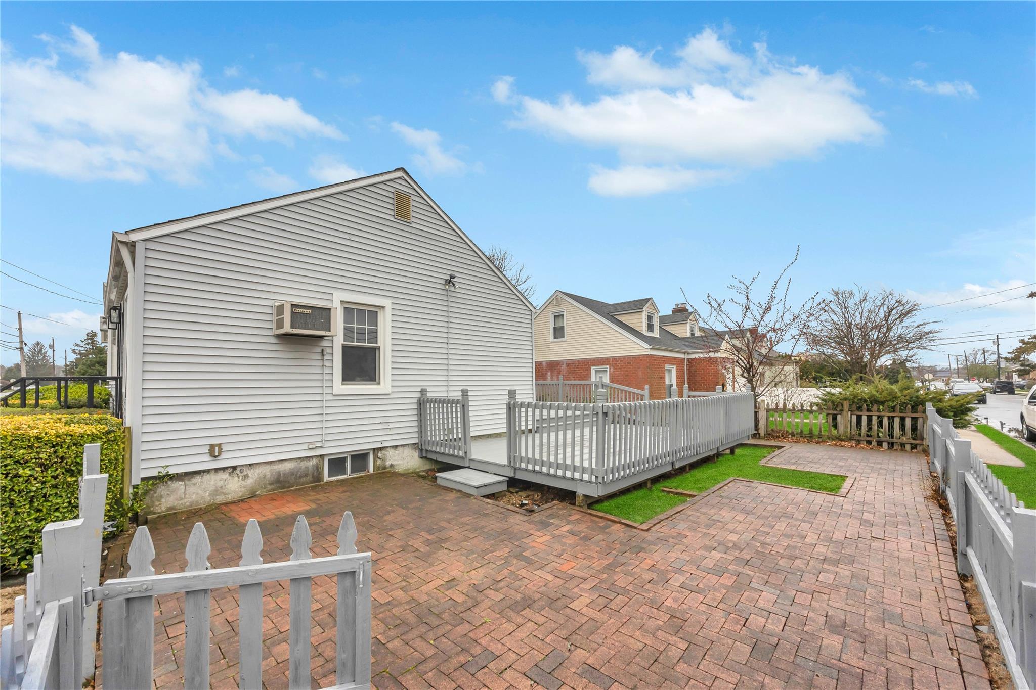 69 East Avenue, Hicksville, New York image 24