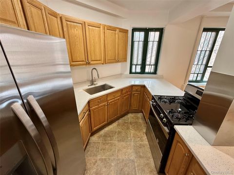 Condo For Sale - 1562 Unionport Road #5A<br/> Bronx, NY 10462