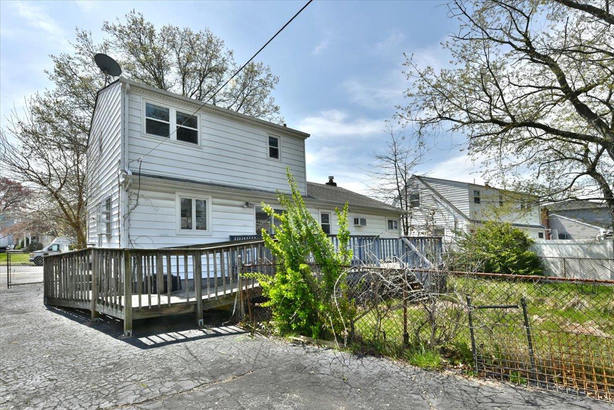 3981 Old Post Road, Seaford, New York image 18