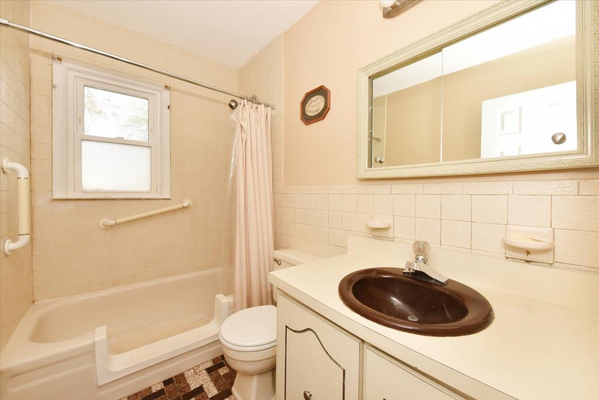 3981 Old Post Road, Seaford, New York image 12