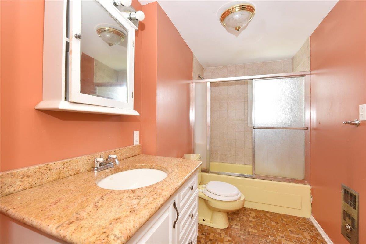 3981 Old Post Road, Seaford, New York image 15