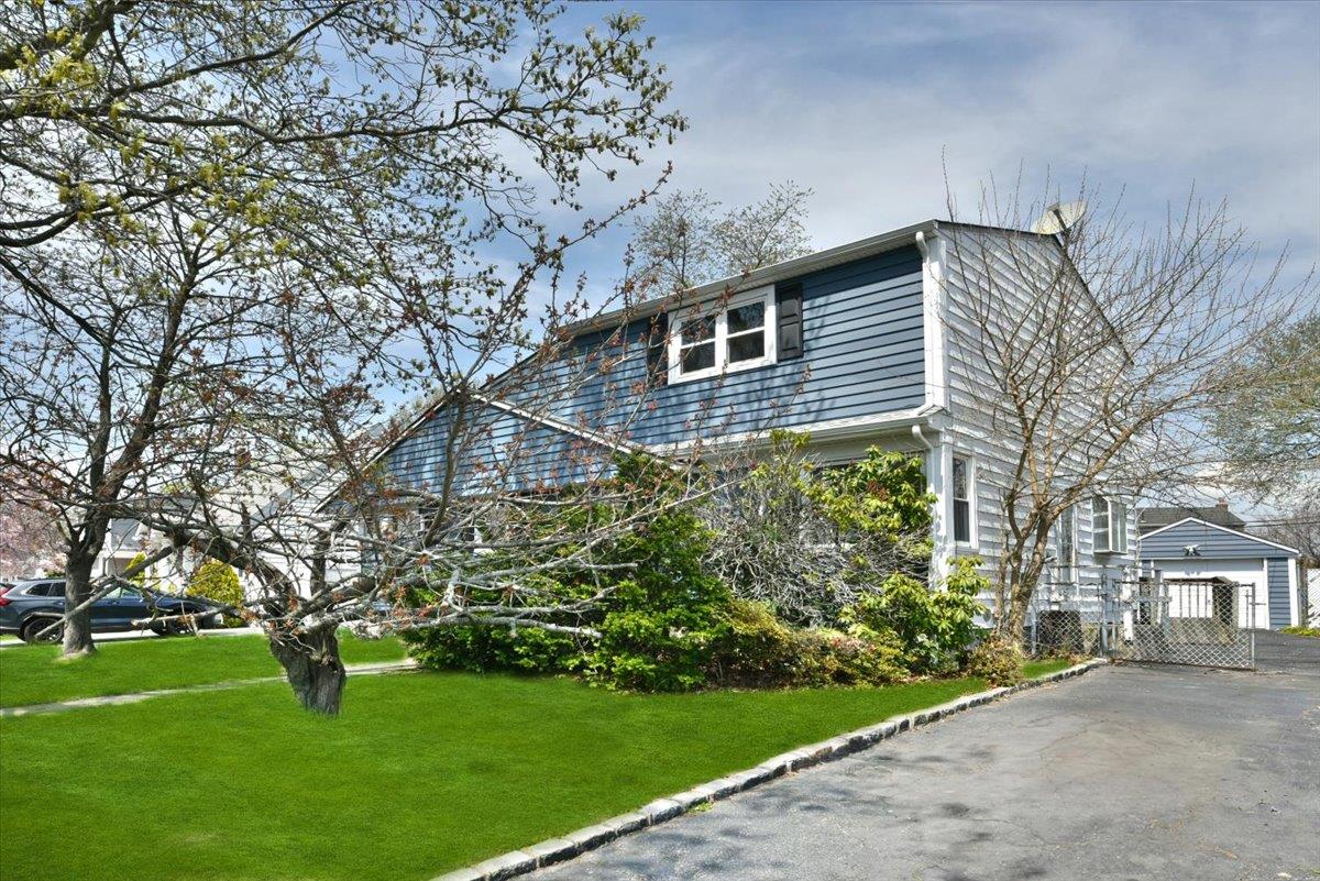 3981 Old Post Road, Seaford, New York image 3