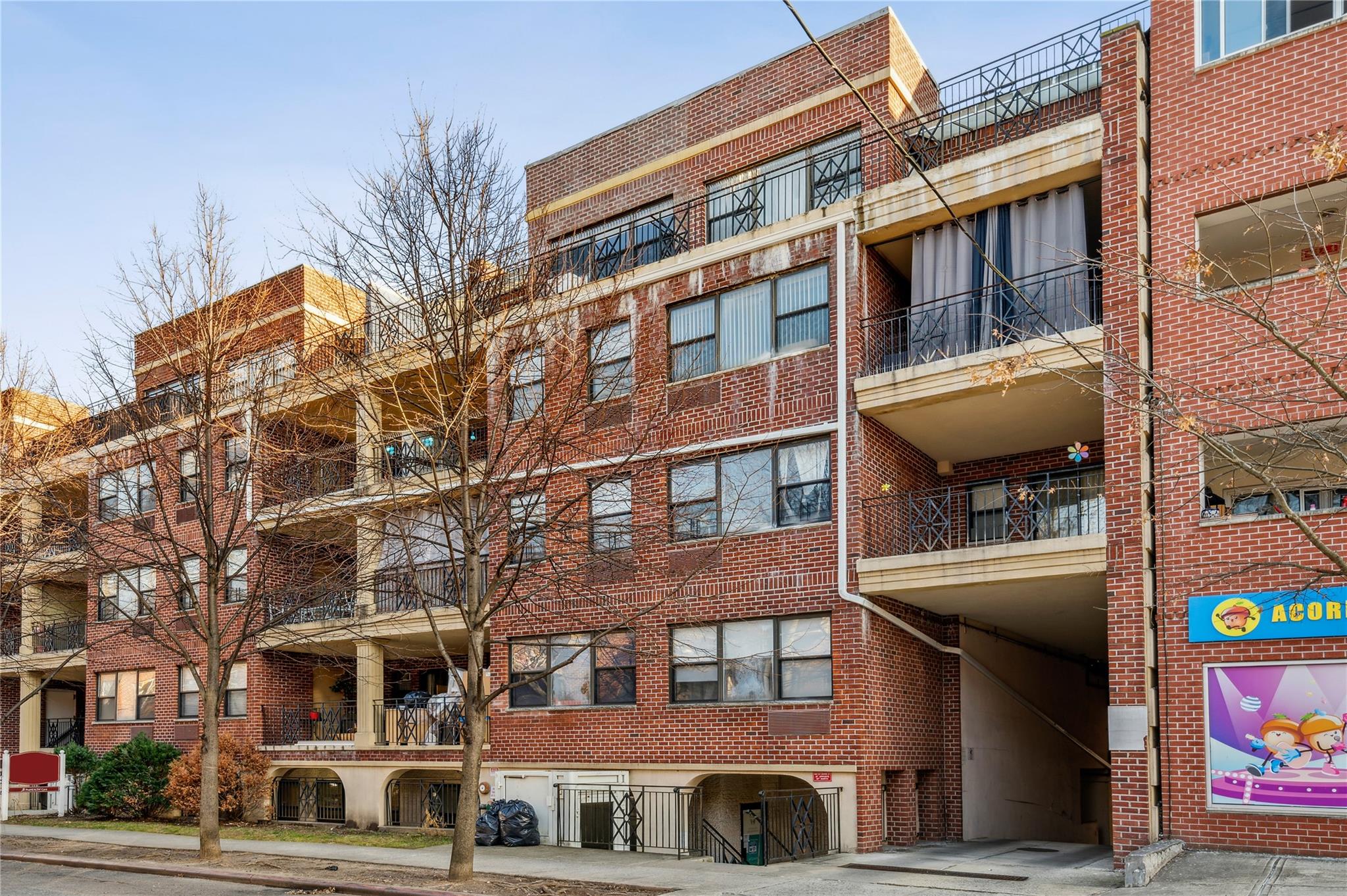 Property for Sale at 162 St St, Fresh Meadows, Queens, NY - Bedrooms: 3 
Bathrooms: 2 
Rooms: 8  - $699,000