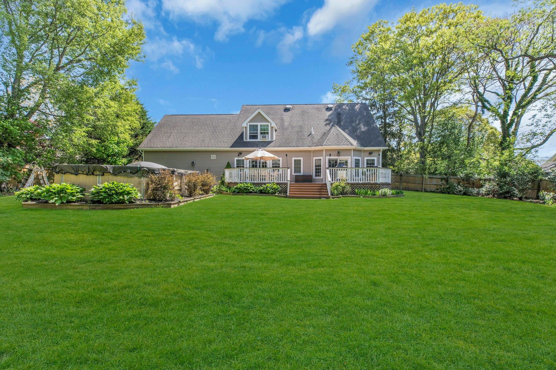 614 Spruce Avenue, Sayville, New York image 28