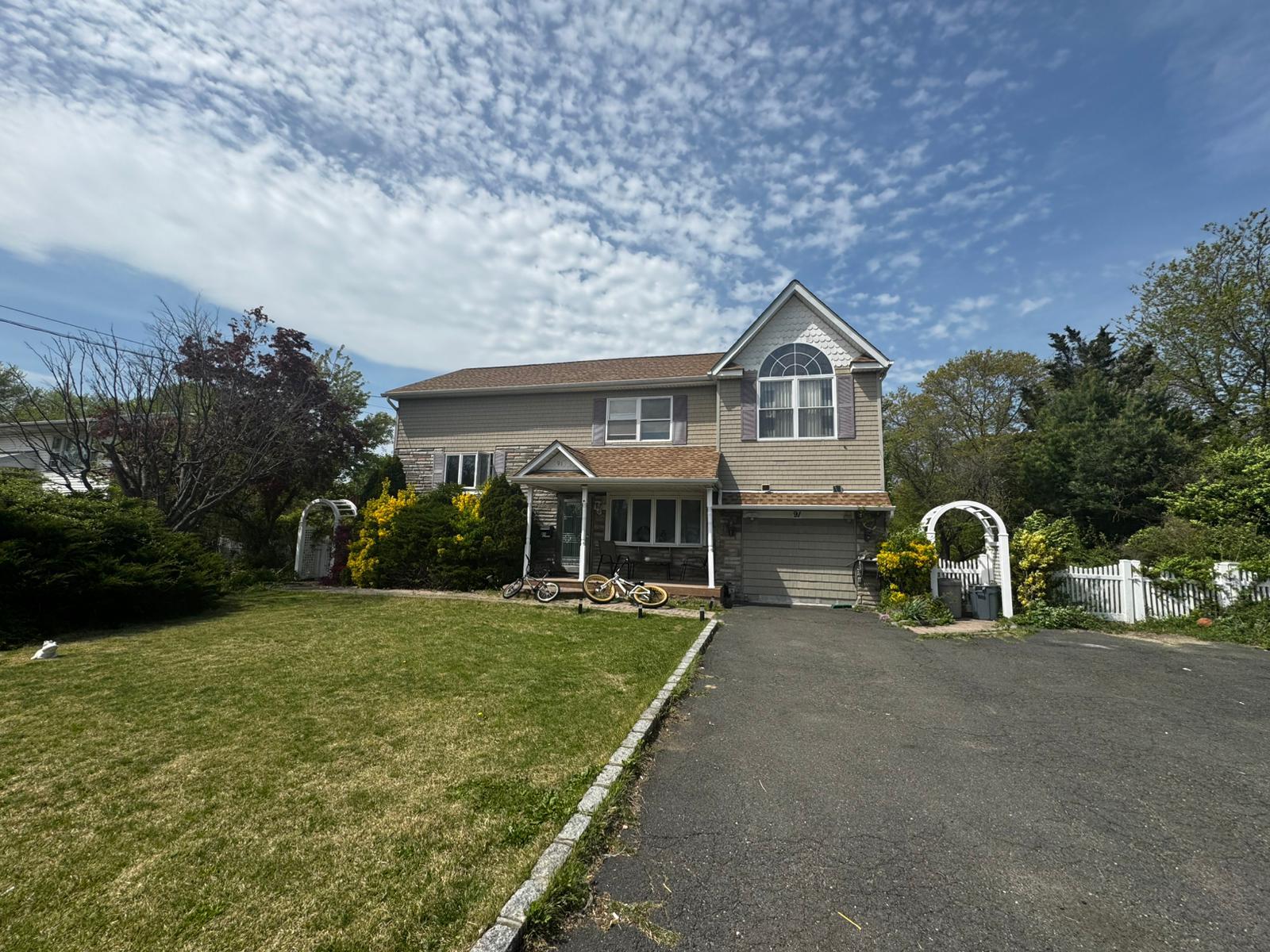 91 Bay Shore Road, Bay Shore, New York image 1