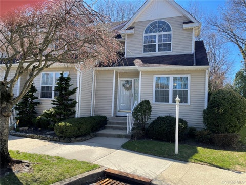 Condo For Sale - 10 Heckscher Spur Road<br/> East Islip, NY 11730