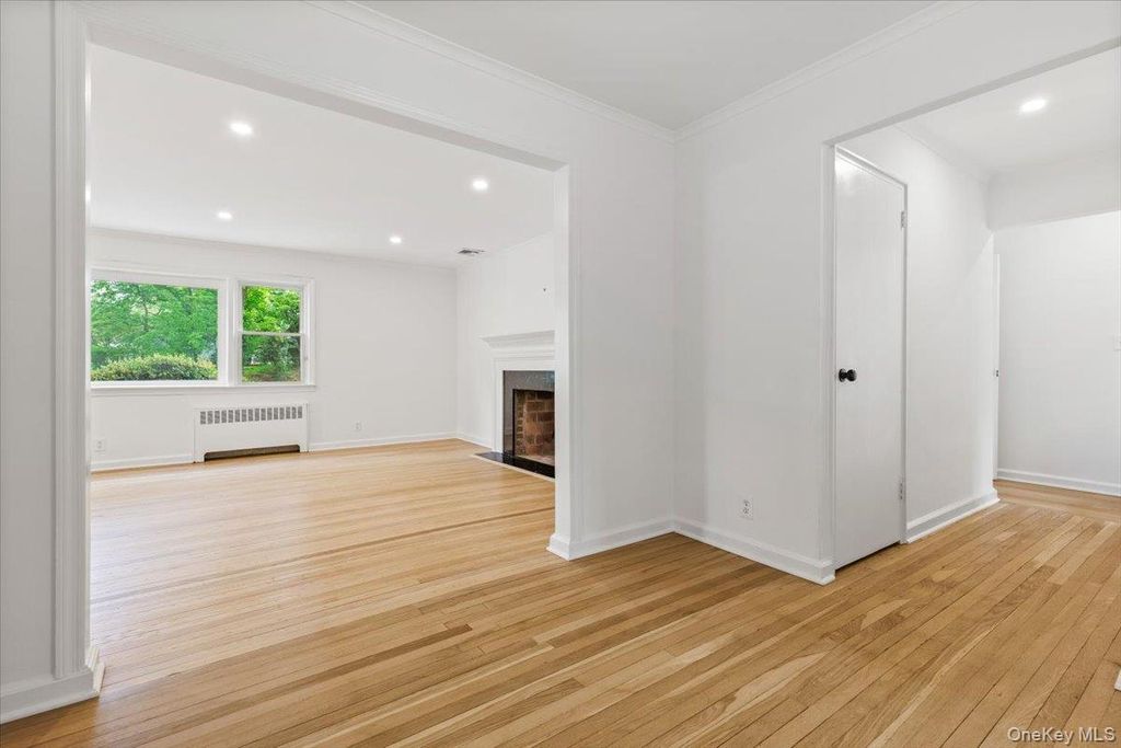 Photo of 23 Lakeview Road, New Rochelle, NY 10804 (MLS # 995672)