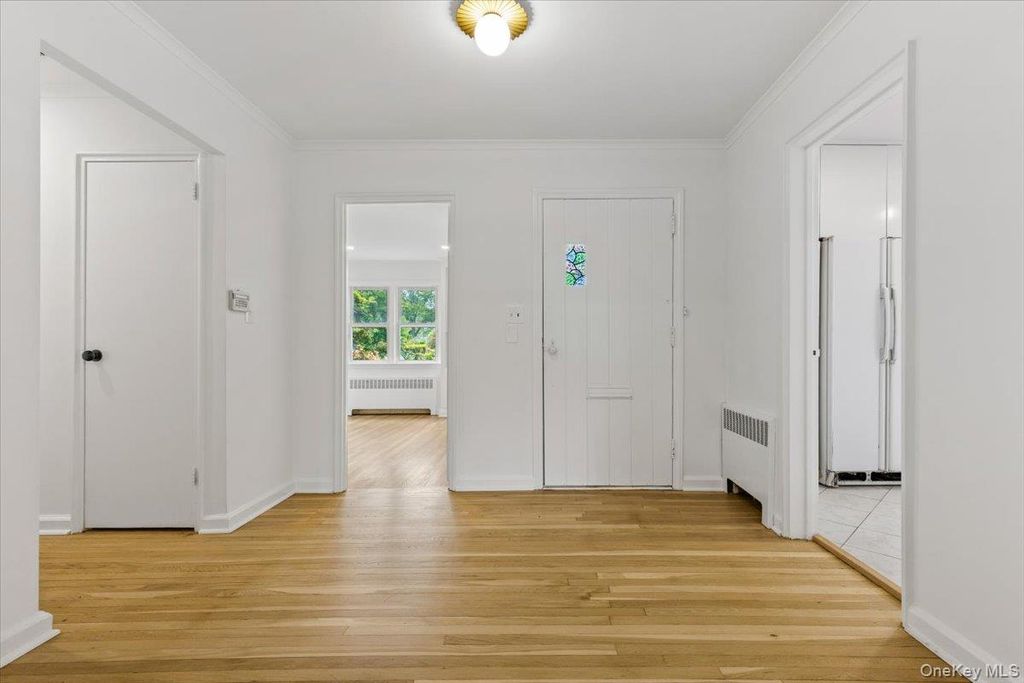 Photo of 23 Lakeview Road, New Rochelle, NY 10804 (MLS # 995672)