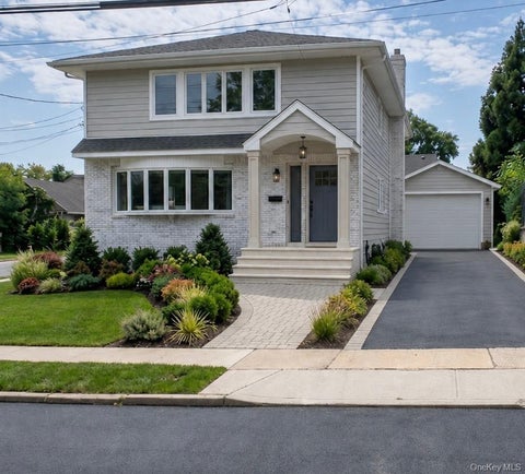 Apartment For Rent - 90 Madison Avenue<br/> Nassau County, Westbury, NY 11590
