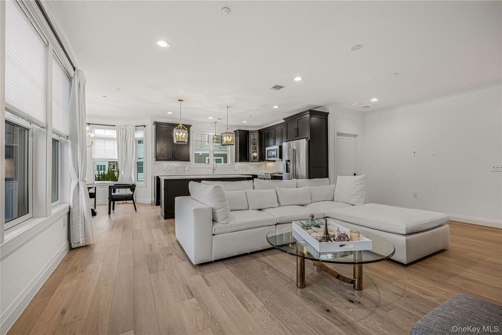 Photo of 21105 Aspenwood Drive #275, Plainview, NY 11803 (MLS # 988871)