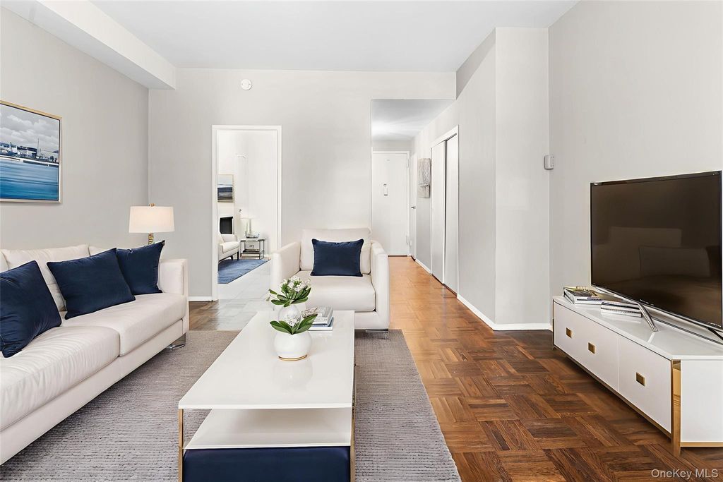 Photo of 3 Fordham Hill Oval #1G, Bronx, NY 10468 (MLS # 947867)