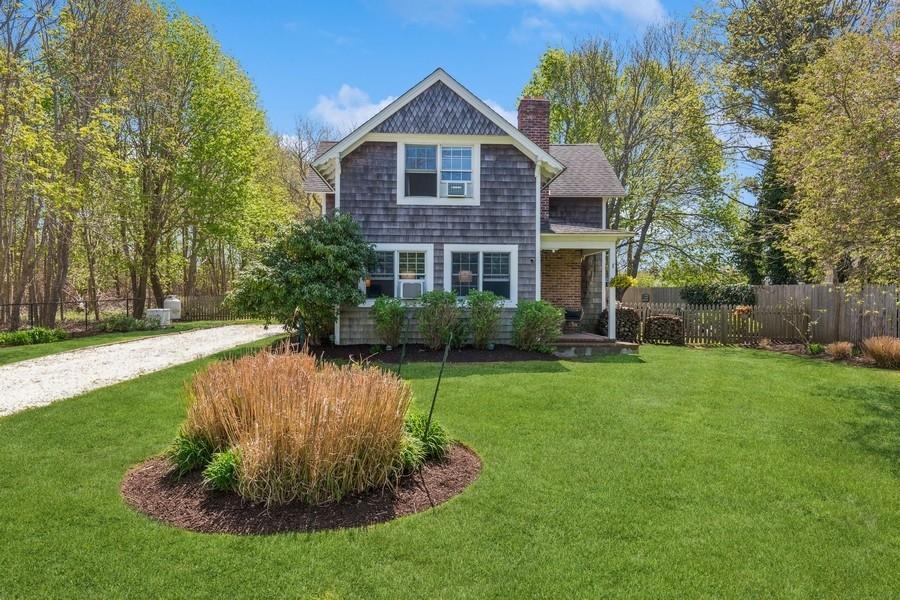 3320 S Oregon Road, Mattituck, New York image 3