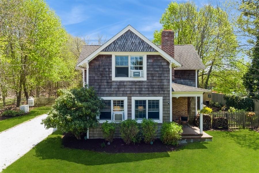 3320 S Oregon Road, Mattituck, New York image 2